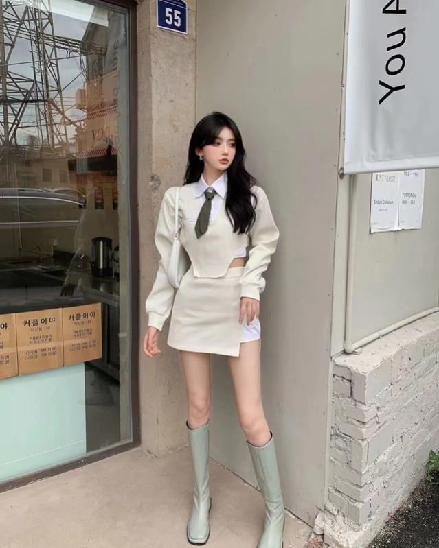 辣妹裙子出街日记，分享时尚穿搭心得
